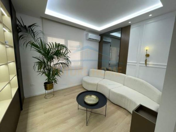 Tirane, shitet apartament 4+1 Kati 3, 130 m² 375.000 Euro (BLLOKU)