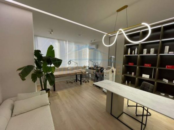 Tirane, shitet apartament 4+1 Kati 3, 130 m² 375.000 Euro (BLLOKU)