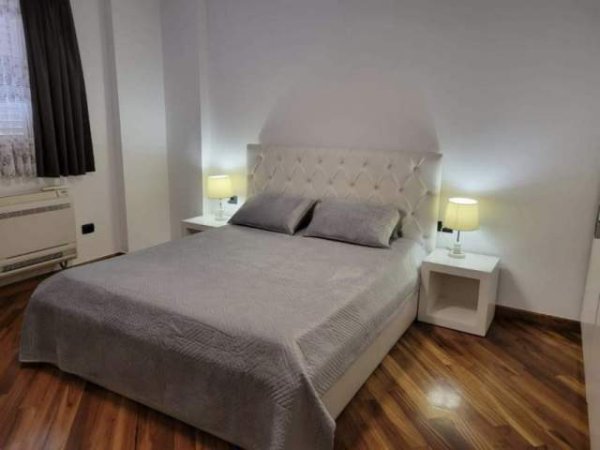 Tirane, jepet me qera apartament 500 Euro (Ekspozita)
