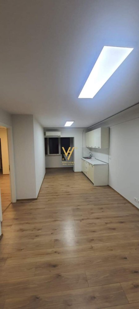 Tirane, jepet me qera zyre Kati 3, 100 m² 1.000 Euro (VASIL SHANTO)