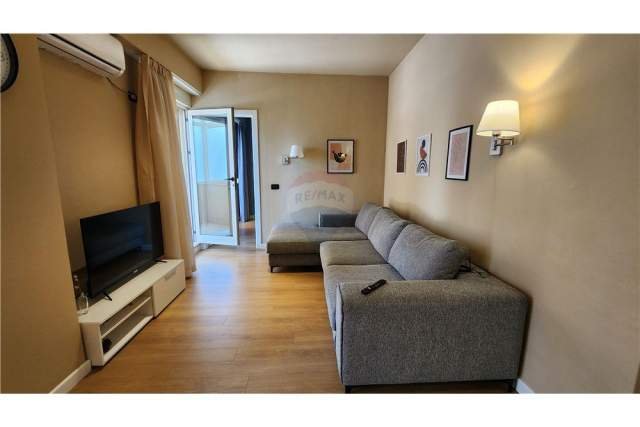 Tirane, jepet me qera apartament 1+1 65 m² 550 Euro (Kompleksi Delijorgji,)