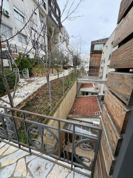 Tirane, jepet me qera apartament 1+1 Kati 3, 400 Euro (Kodra e Diellit)