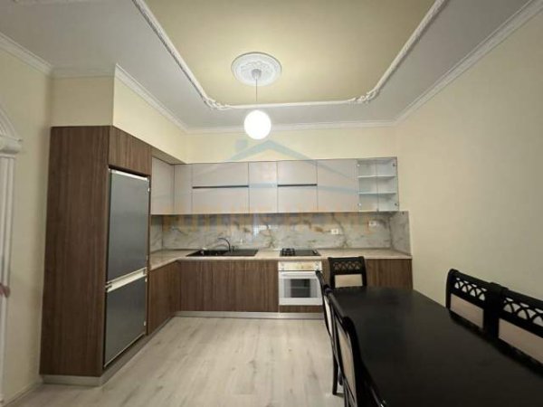 Tirane, shitet apartament 2+1 Kati 5, 107 m² 155.000 Euro (UNAZA E RE)