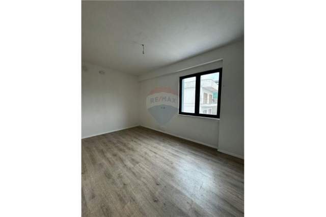 Tirane, shitet apartament 3+1 Kati 4, 130 m² 200.000 Euro