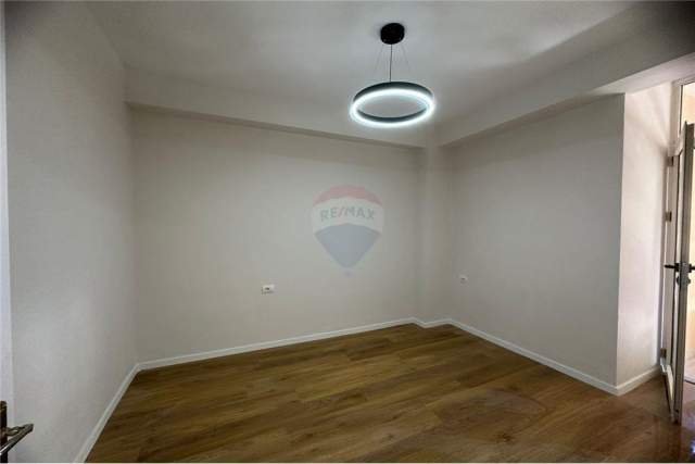 Tirane, shitet apartament 1+1 Kati 4, 55 m² 77.000 Euro (Bulevardi Migjeni -)