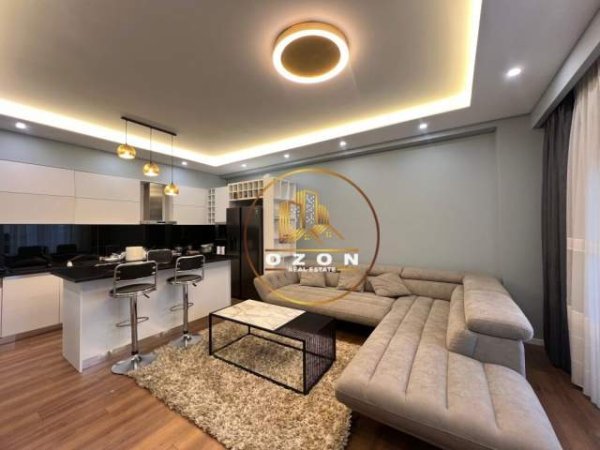Tirane, jepet me qera apartament 2+1 900 Euro (Rruga Panorama)