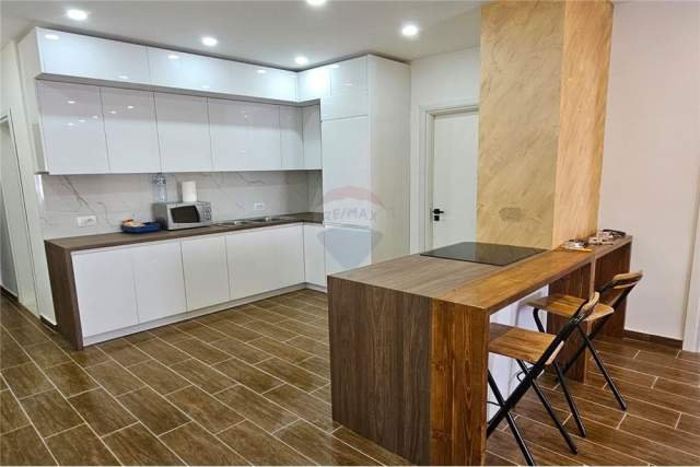 Tirane, jepet me qera apartament 2+1+A Kati 6, 102 m² 350 Euro (Rruga Besim Alla)