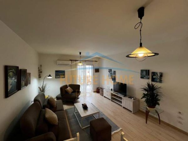 Tirane, jepet me qera apartament 2+1+A+BLK Kati 4, 115 m² 800 Euro (KOMUNA E PARISIT)