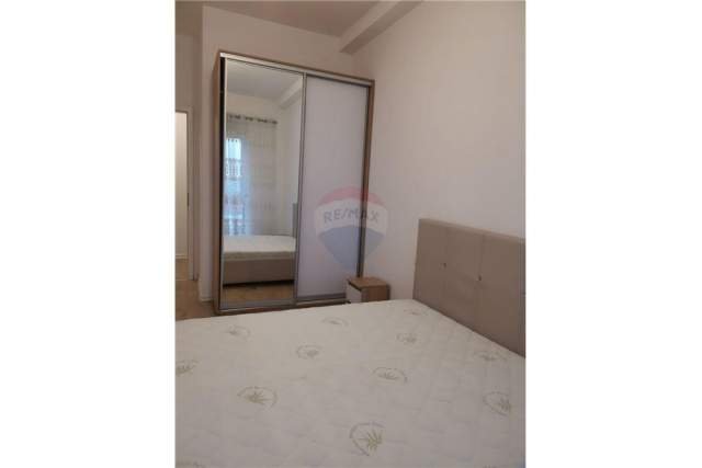 Tirane, jepet me qera apartament 1+1 Kati 4, 74 m² 450 Euro (Kompleksi Kontakt)