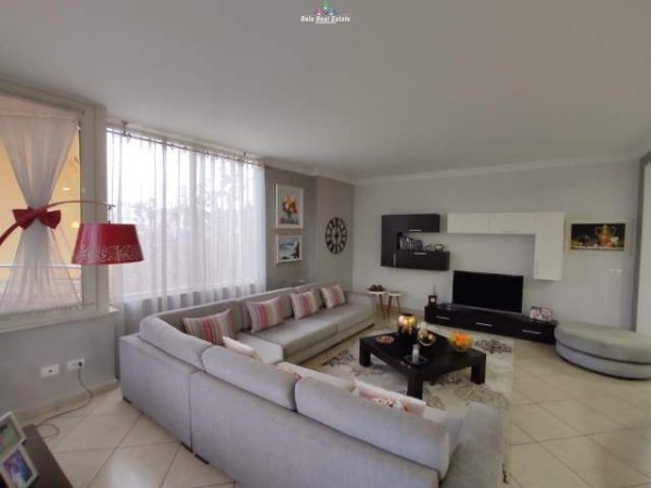 Tirane, jepet me qera apartament 2+1+BLK Kati 6, 138 m² 800 Euro (Ish Ekspozita)