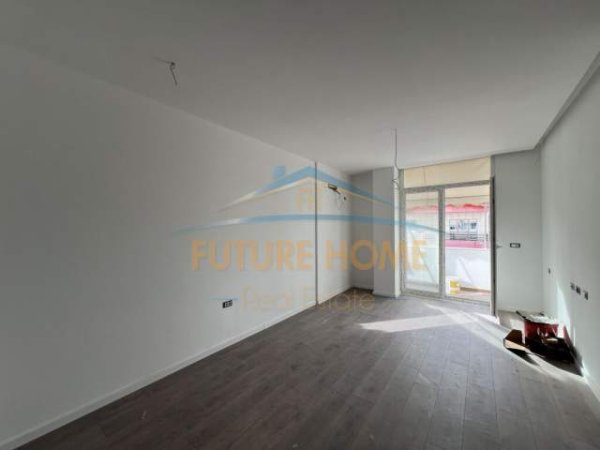 Tirane, shitet apartament 1+1+BLK Kati 8, 62 m² 84.000 Euro (Unaza e Re)