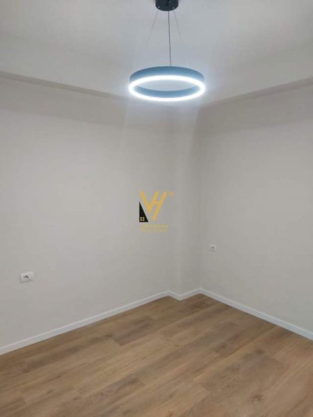 Tirane, shitet apartament 1+1 Kati 4, 55 m² 75.000 Euro (UNAZA E RE)