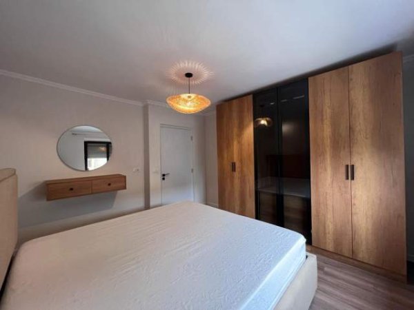 Tirane, jepet me qera apartament 2+1 Kati 1, 100 m² 350 Euro (Bulevardi Zogu i pare)