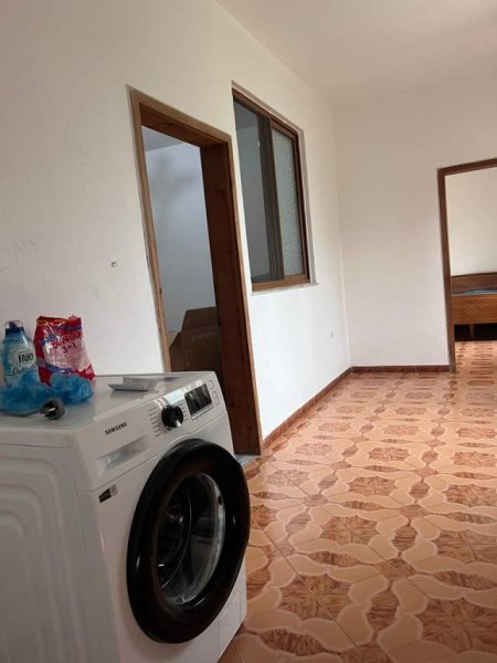Tirane, jepet me qera apartament 2+1 Kati 1, 100 m² 350 Euro (Bulevardi Zogu i pare)