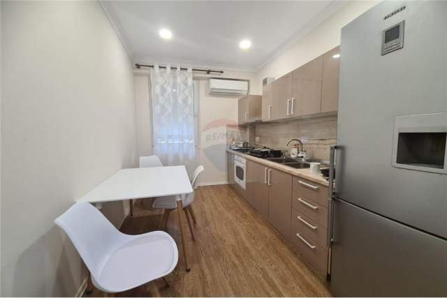 Tirane, jepet me qera apartament Kati 2, 72 m² 450 Euro (Rruga Him Kolli)