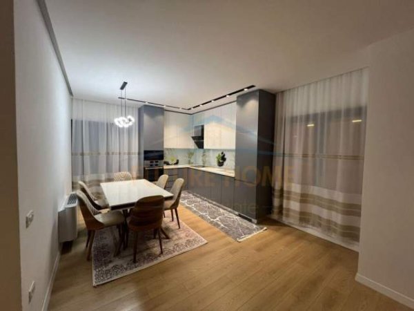 Tirane, jepet me qera apartament 3+1 Kati 6, 190 m² 1.000 Euro (UNAZA E RE)