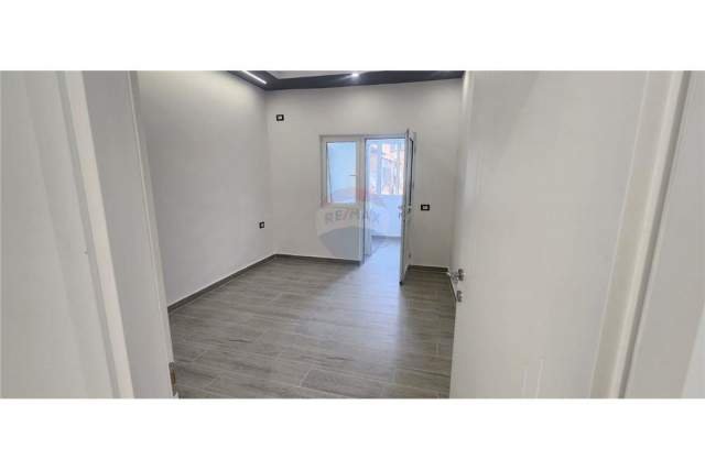 Tirane, shitet apartament 1+1 Kati 3, 58 m² 89.000 Euro