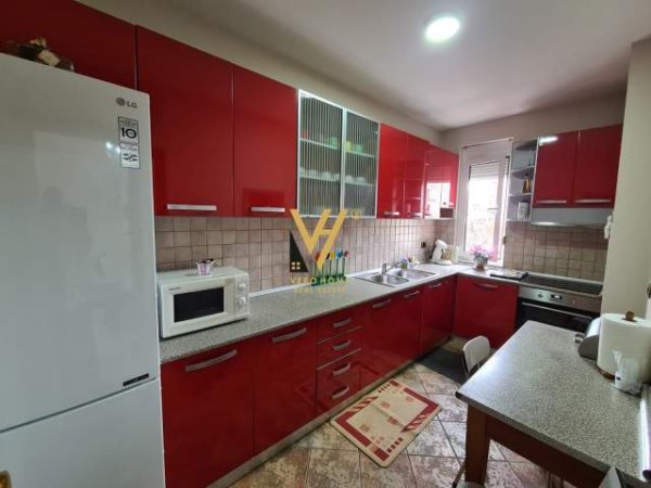 Tirane, jepet me qera apartament 2+1 Kati 6, 105 m² 850 Euro (BLLOKU)