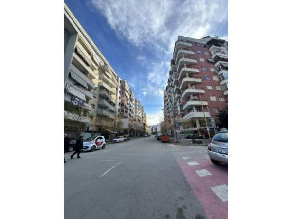 Tirane, shitet ambjent biznesi Kati 0, 49 m² 145.000 Euro