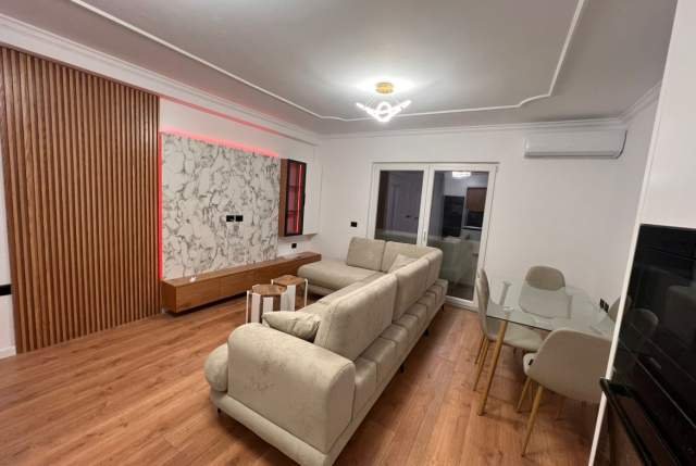Tirane, jepet me qera apartament 3+1+BLK Kati 4, 127 m² 750 Euro (Rruga e Kavajes)
