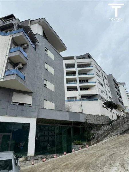 Tirane, shitet apartament 3+1+BLK Kati 1, 258 m² 315.000 Euro (Kopshti Zologjik) TT 477