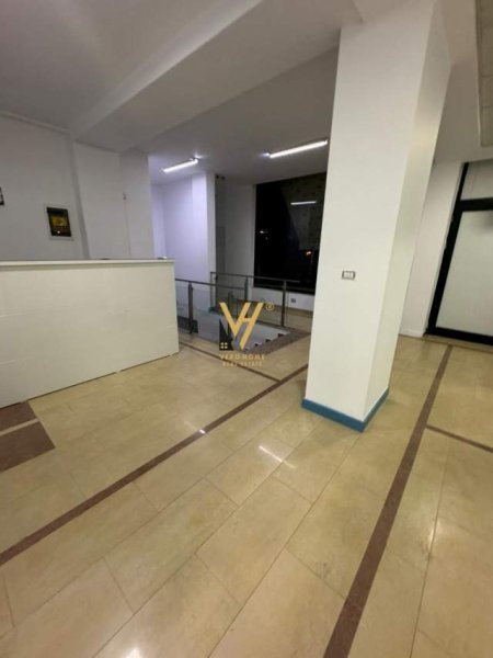 Tirane, jepet me qera zyre Kati 1, 280 m² 2.500 Euro (RRUGA FERIT XHAJKO)