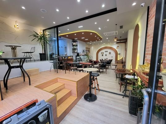 Tirane, shitet ambjent biznesi Kati 0, 84 m² 420.000 Euro (Rruga e Kavajes)