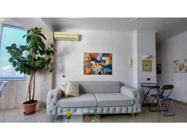 Tirane, jepet me qera apartament 1+1, Sheshi Willson, Kati 5, 65 m² 550 Euro