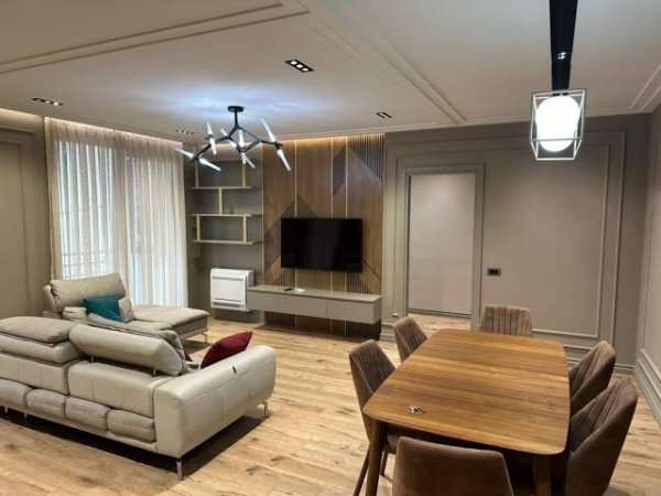 Tirane, jepet me qera apartament 2+1+BLK Kati 4, 120 m² 800 Euro (RRUGA E KAVAJES)