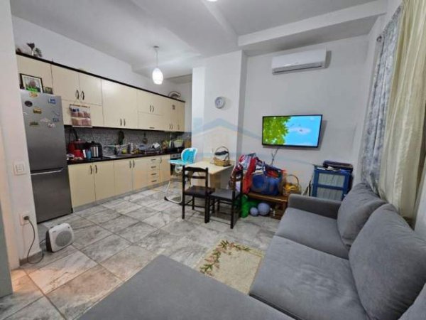 Tirane, jepet me qera apartament 1+1+BLK Kati 3, 65 m² 449 Euro (21 dhjetori)