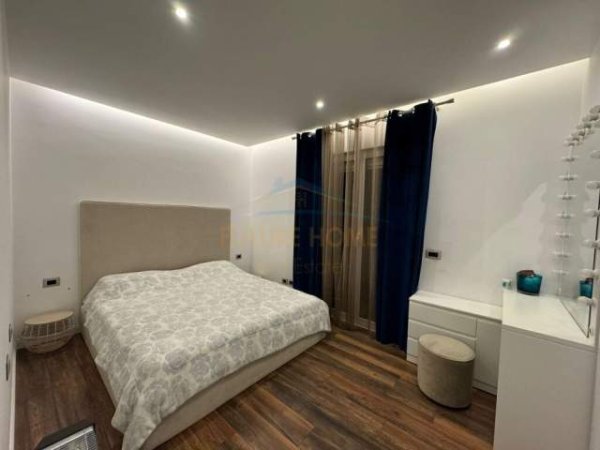 Tirane, shitet apartament 2+1+ Verande, Kati 4, 132 m² 130.000 Euro (Linze)