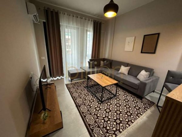 Tirane, jepet me qera apartament 1+1+BLK Kati 8, 70 m² 700 Euro