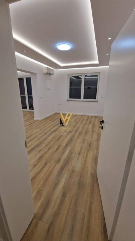 Tirane, jepet me qera zyre Kati 3, 105 m² 1.350 Euro (RRUGA E DURRESIT)