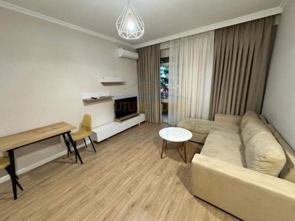 Tirane, jepet me qera apartament 1+1 Kati 2, 70 m² 500 Euro (LIQENI I THATE)