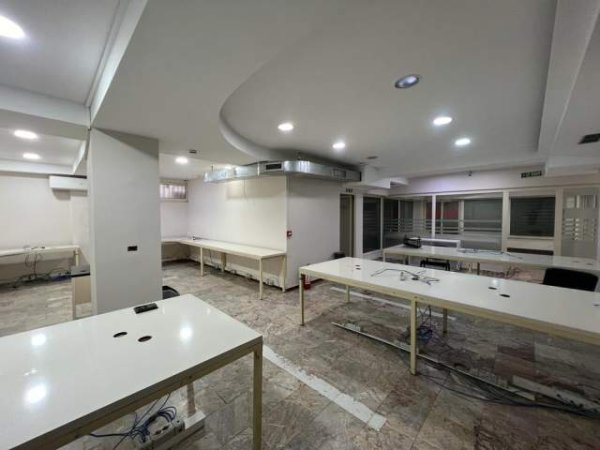 Tirane, jepet me qera ambjent biznesi Kati -1, 415 m² 2.500 Euro (Myslym Shyri)