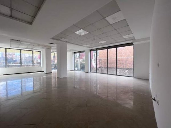 Tirane, jepet me qera ambjent biznesi Kati 1, 300 m² 3.500 Euro