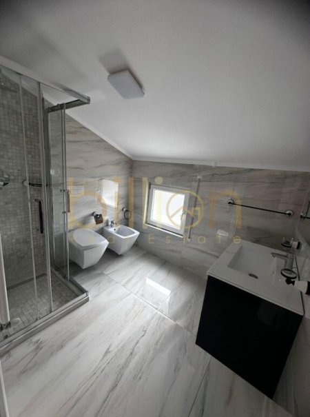 Tirane, jepet me qera apartament 3+1+BLK Kati 3, 200 m² 1.500 Euro (TEG)
