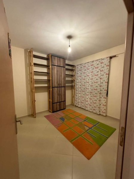 Tirane, jepet me qera apartament 3+1 Kati 2, 120 m² 600 Euro (rruga e zallit)