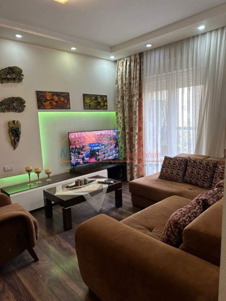 Tirane, jepet me qera apartament 3+1+BLK Kati 2, 90 m² 800 Euro (Rruga e Kavajes)