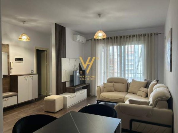 Tirane, jepet me qera apartament 1+1 Kati 3, 53 m² 400 Euro (UNAZA E RE)