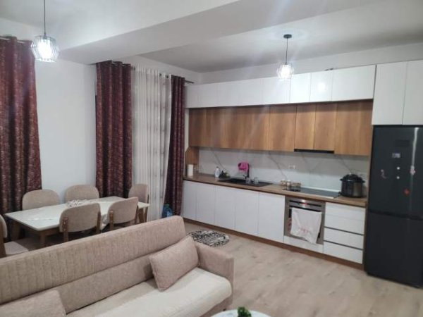 Tirane, jepet me qera apartament 2+1+BLK Kati 3, 95 m² 445 Euro (Saimir)