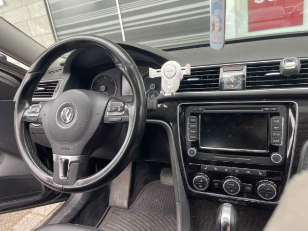 Tirane, shes makine Volkswagen Passat Viti2014 7900 euro