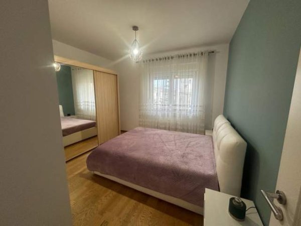Tirane, jepet me qera apartament 3+1+3, Kati 2, 185 m² 1.500 Euro (Rezidenca Touch of the Sun)