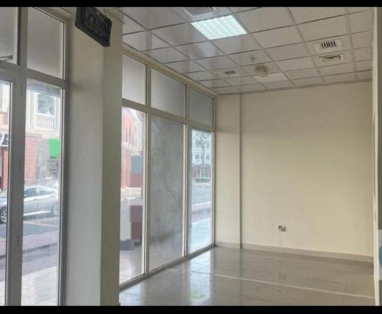Tirane, shes dyqan Kati 0, 45 m² 300.000 Euro (rruga e durresit)
