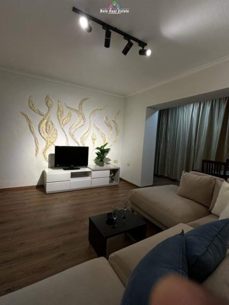 Tirane, jepet me qera apartament 2+1+BLK Kati 3, 100 m² 550 Euro (Stacioni i trenit)