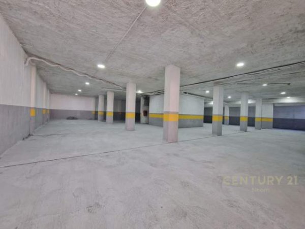 Tirane, shitet garazh Kati -1, 1.166 m² 600.000 Euro (Komuna e Parisit)