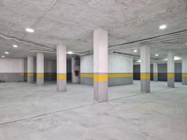 Tirane, shitet garazh Kati -1, 1.166 m² 600.000 Euro (Komuna e Parisit)