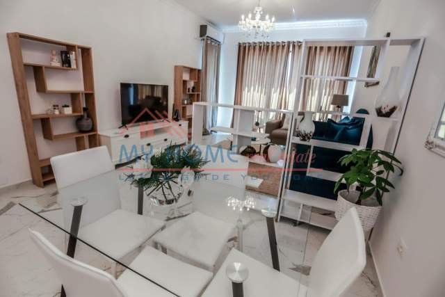 Tirane, jepet me qera apartament 1+1+BLK Kati 6, 78 m² 730 Euro (kompleksi Square 21)