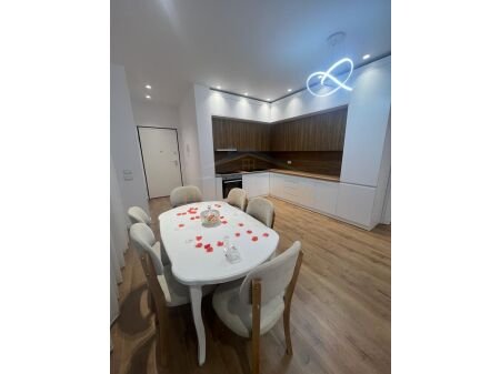 Tirane, jepet me qera apartament 2+1+BLK Kati 4, 174 m² 1.000 Euro (Rruga 5 Maji)