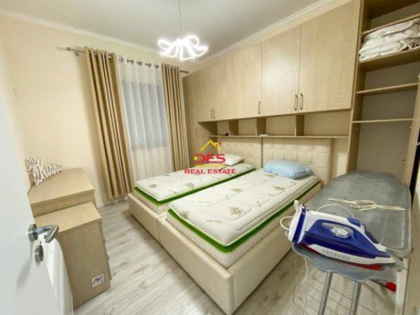 Vlore, shitet apartament 2+1+BLK Kati 3, 88 m² 157 Euro (Rruga Aleksander Moisiu)